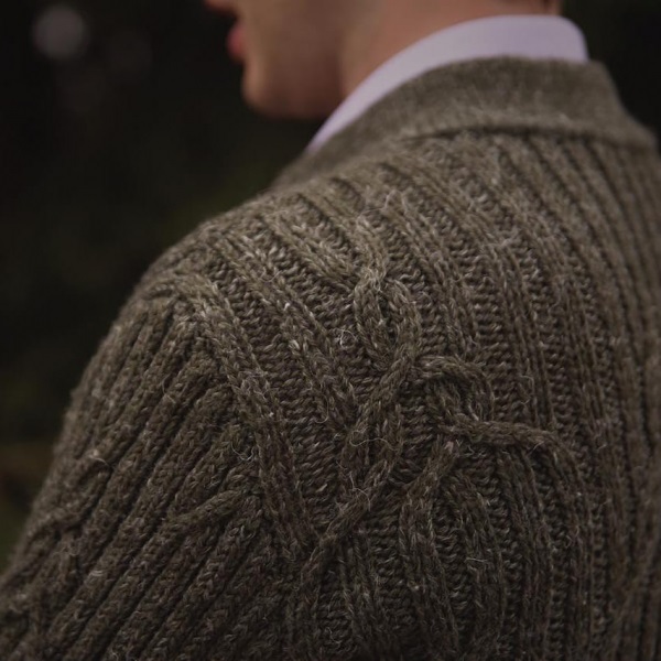 Cardigan with welted sleeves